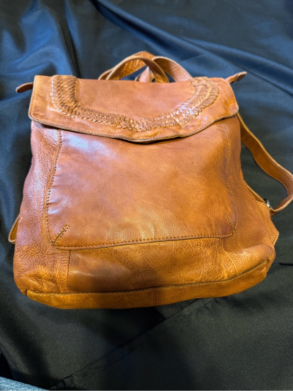 Vilenca Holland Brown Leather Backpack with Braided Flap - Picture 6 of 11